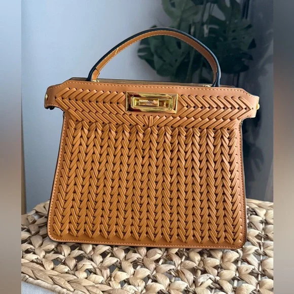 Verano Hill Elegant Tan Woven Handbag - Picture 3 of 7